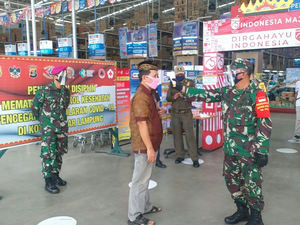 Antisipasi Penyebaran Covid 19, Kodim 0410 Lakukan Penegakan Protokol Kesehatan di Indogrosir