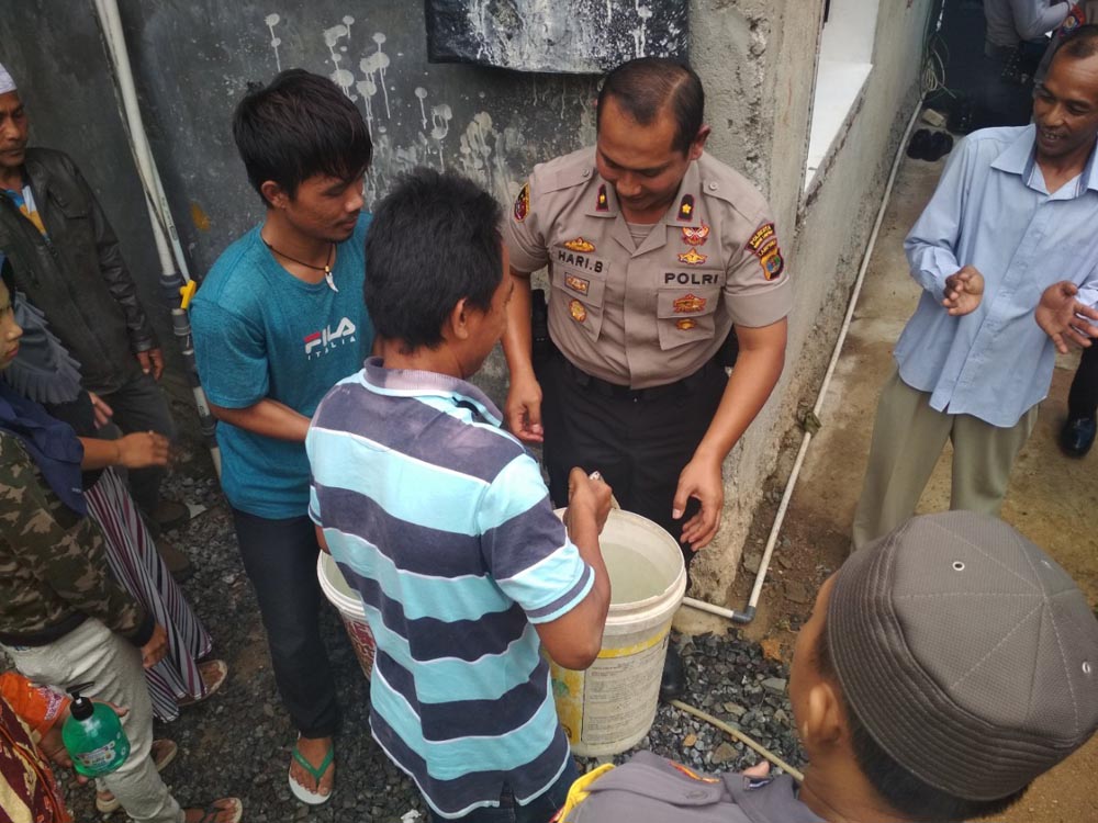 Warga Gang Nurul Huda II Sulit Dapat Air Bersih, Kompol Hari Galang Donasi Bikin Sumur Bor
