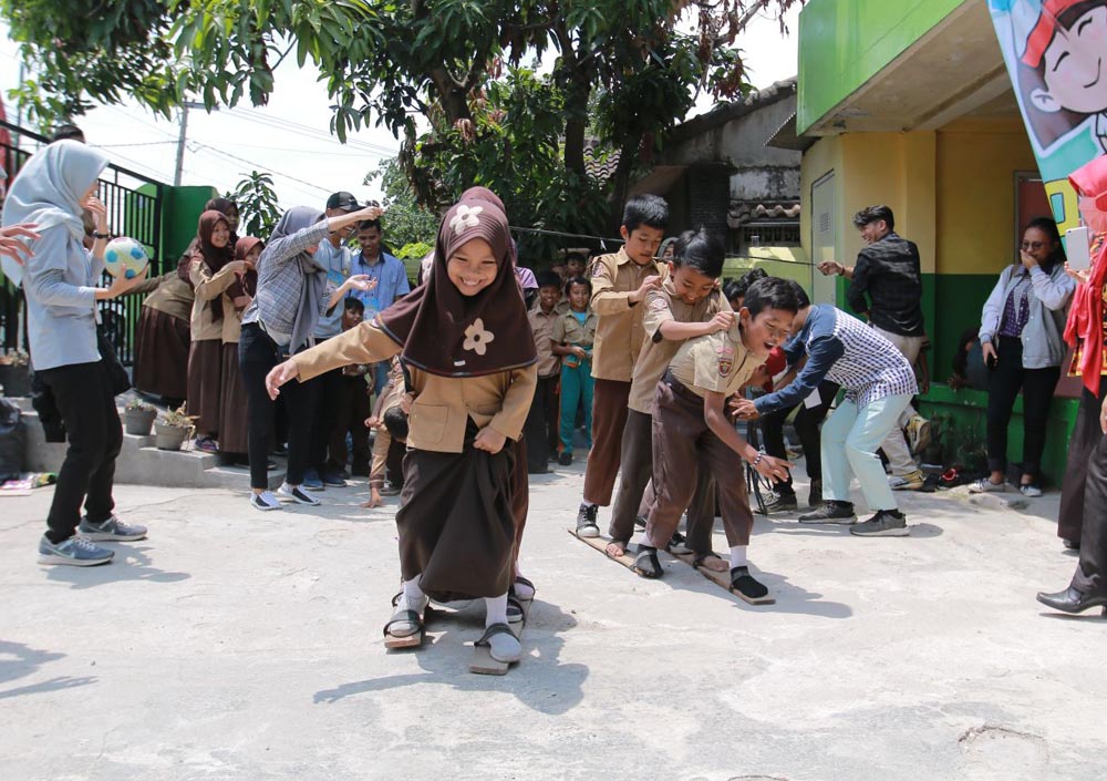 BERITA FOTO - Komunitas Phendega Dira Kenalkan Permainan Tradisional Pada Anak