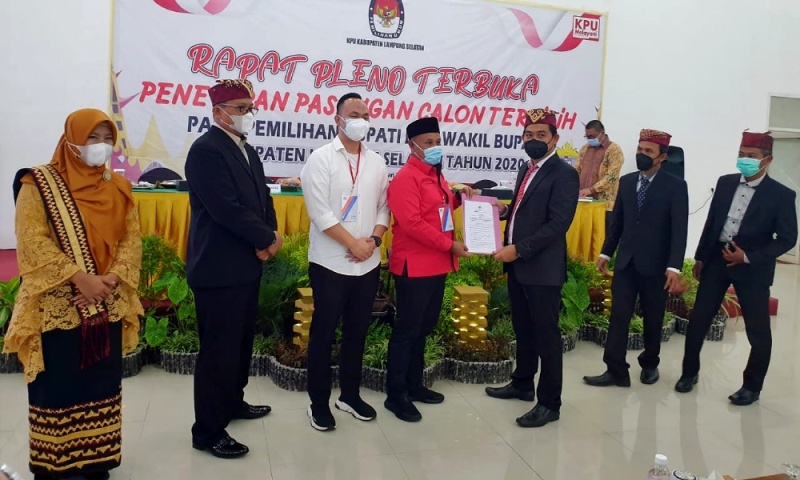 kpu-lampung-selatan-tetapkan-nanang-pandu-sebagai-paslon-bupati-dan-wakil-bupati-terpilih.jpg