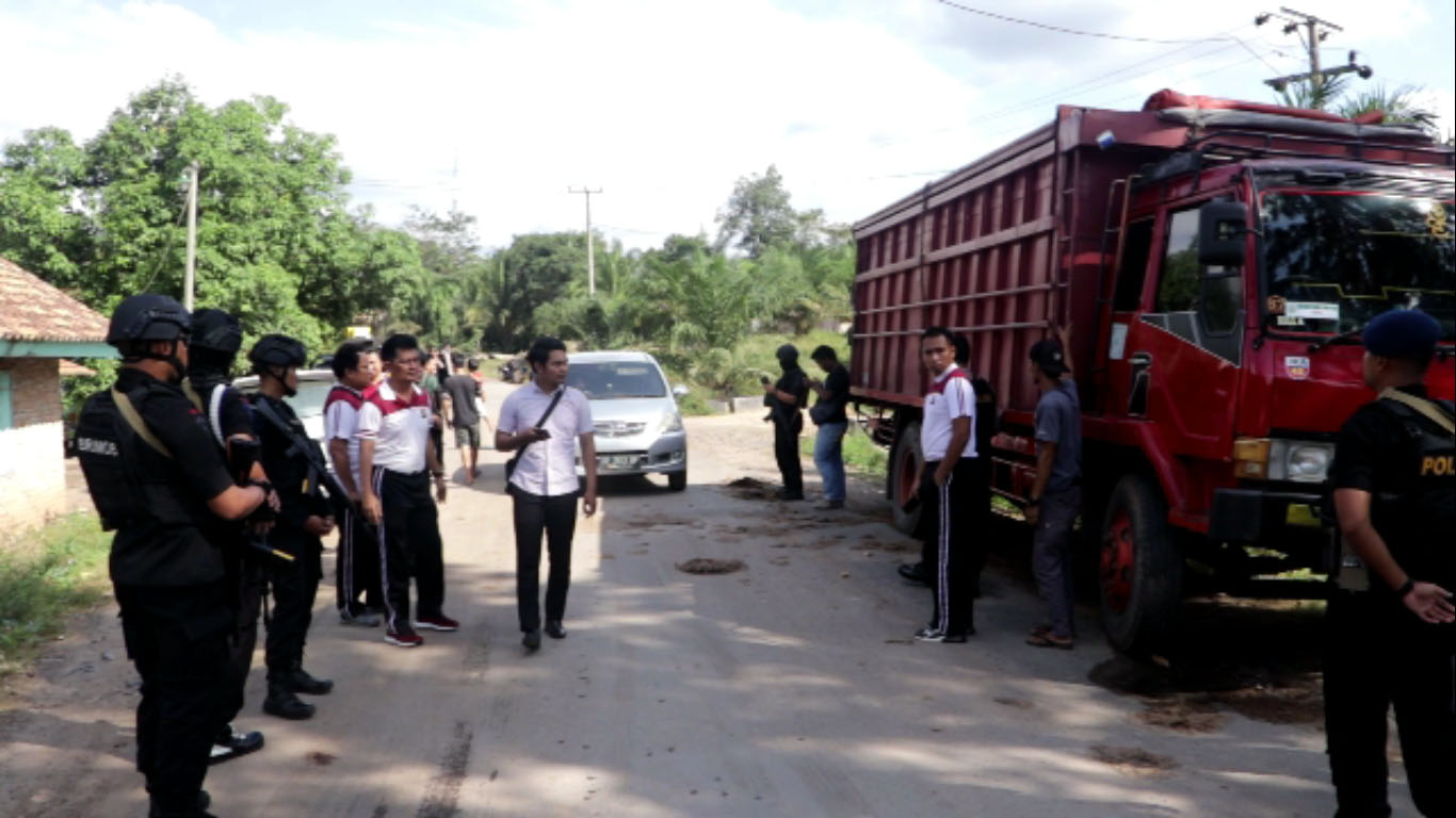kronologi-mantan-kades-sandera-sopir-dan-kernet-truk-di-lampung-utara-kondisi-jalan-jadi-penyebab.jpg