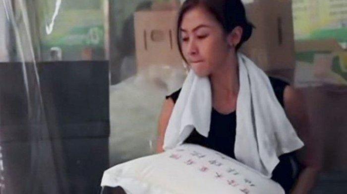 Kuli Paling Cantik Viral hingga Jadi Bintang di TV, Berakhir Bahagia dengan Pria Pilihannya