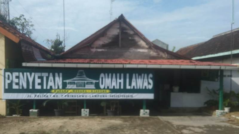 Kuliner Lampung, Nikmati Ayam Bakar Penyetan Omah Lawas dengan Sambal Cadas