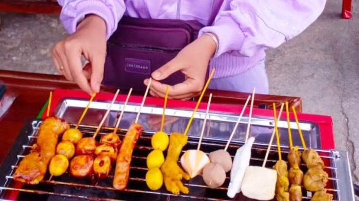 Kuliner Lampung, Sate Obong Gibran Hanya Rp 2 Ribu per Tusuk dengan Topping Ekstra Saus