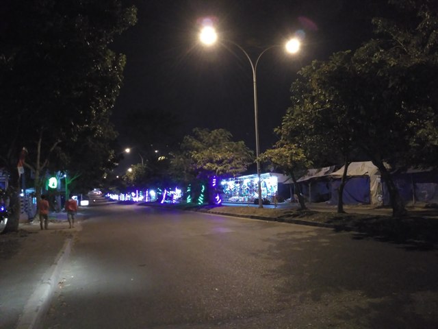lampu-hias-di-jl-sultan-agung-gelap_20170824_224928.jpg