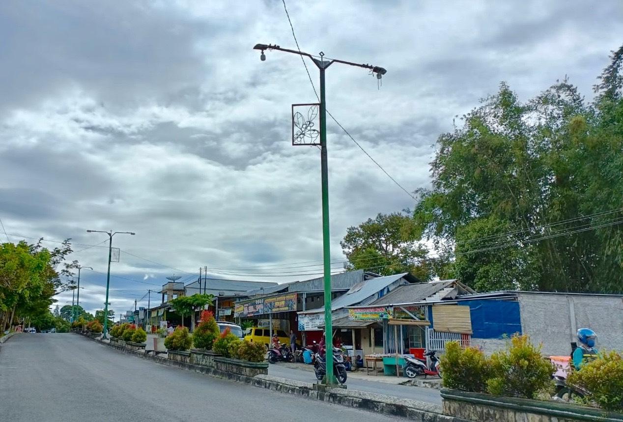 lampu-jalan-rusak-di-liwa.jpg
