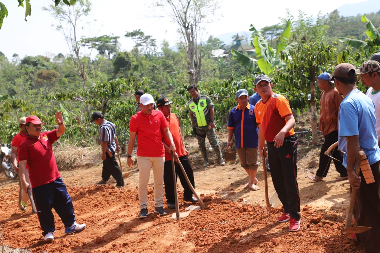 Aksi Gotong Royong Serentak di Gelar Lambar