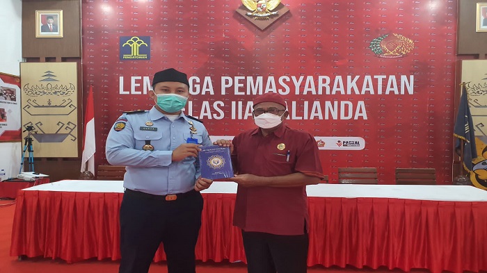 lapas-kelas-ii-a-kalianda-lampung-selatan-terima-bantuan-30-al-quran.jpg