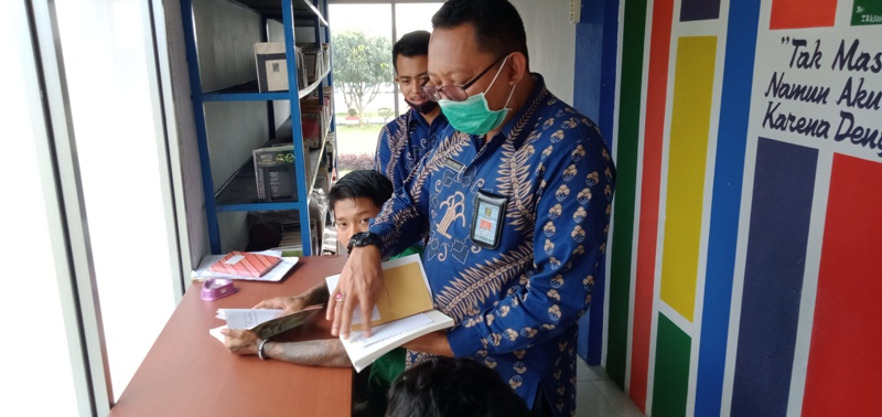 lapas-kelas-ii-b-gunung-sugih-dapat-bantuan-1000-buku-dari-perpusnas-a.jpg