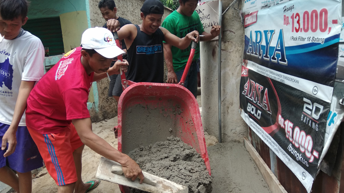 Lihat yang Dilakukan Warga untuk Antisipasi Banjir, Rahmat: Kalau Nunggu Pemerintah Lama!