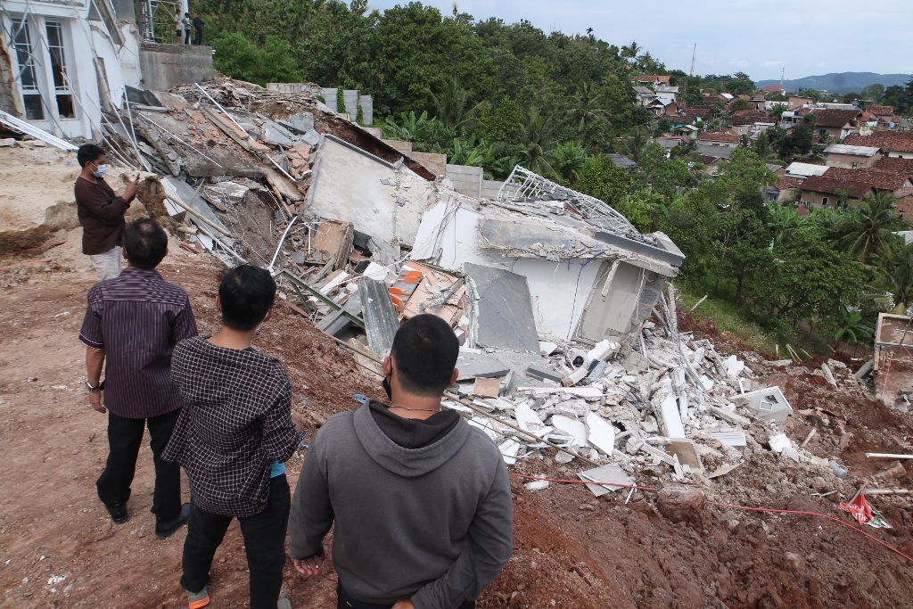 Rumah Mewah yang Roboh di Citraland Bandar Lampung Senilai Rp 1,7 Miliar