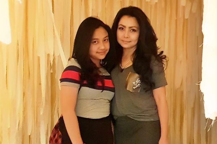 mayangsari-dan-anaknya-jalan-bareng-disebut-duo-abg.jpg