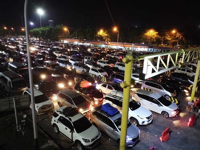 memasuki-h5-lebaran-2022-aktivitas-arus-balik-di-pelabuhan-bakauheni-terus-meningkat.jpg