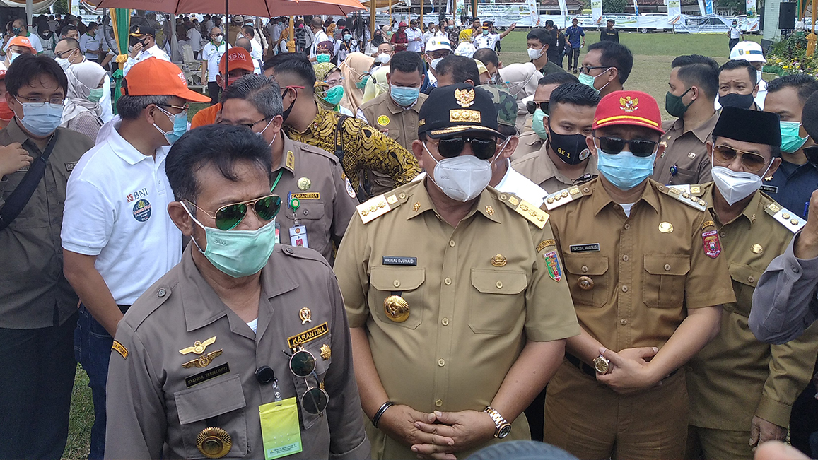 mentan-syahrul-yasin-limpo-hadiri-launching-kartu-petani-berjaya-di-lampung-tengah_1.jpg