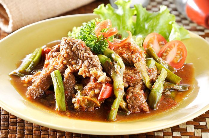 Menu Buka Puasa Oseng Daging Genjer Cabai Iris, Bahan dan Cara Buat Oseng Daging Genjer Cabai Iris
