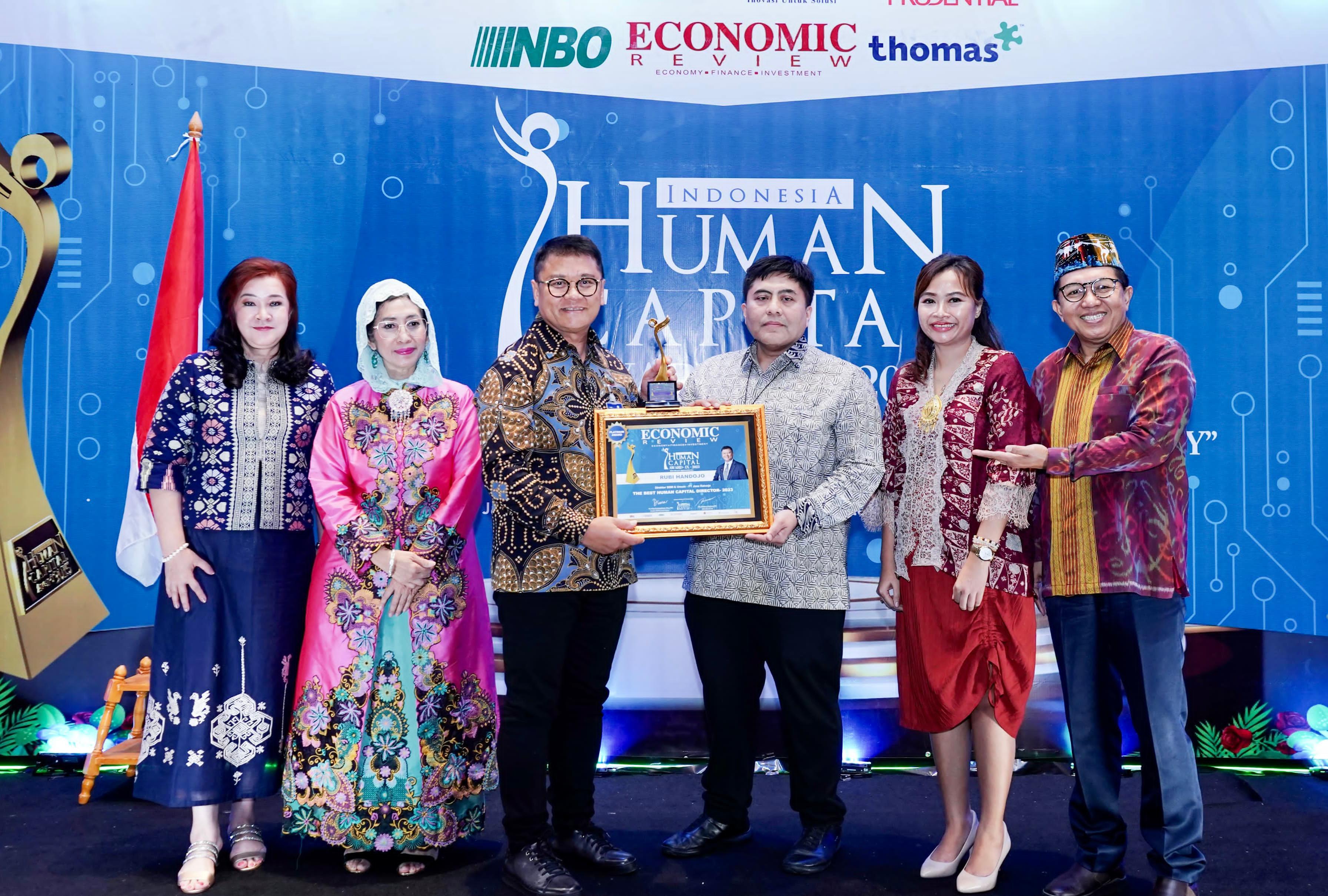 meraih-dua-penghargaan-di-ajang-Indonesia-Human-Capital-Award.jpg