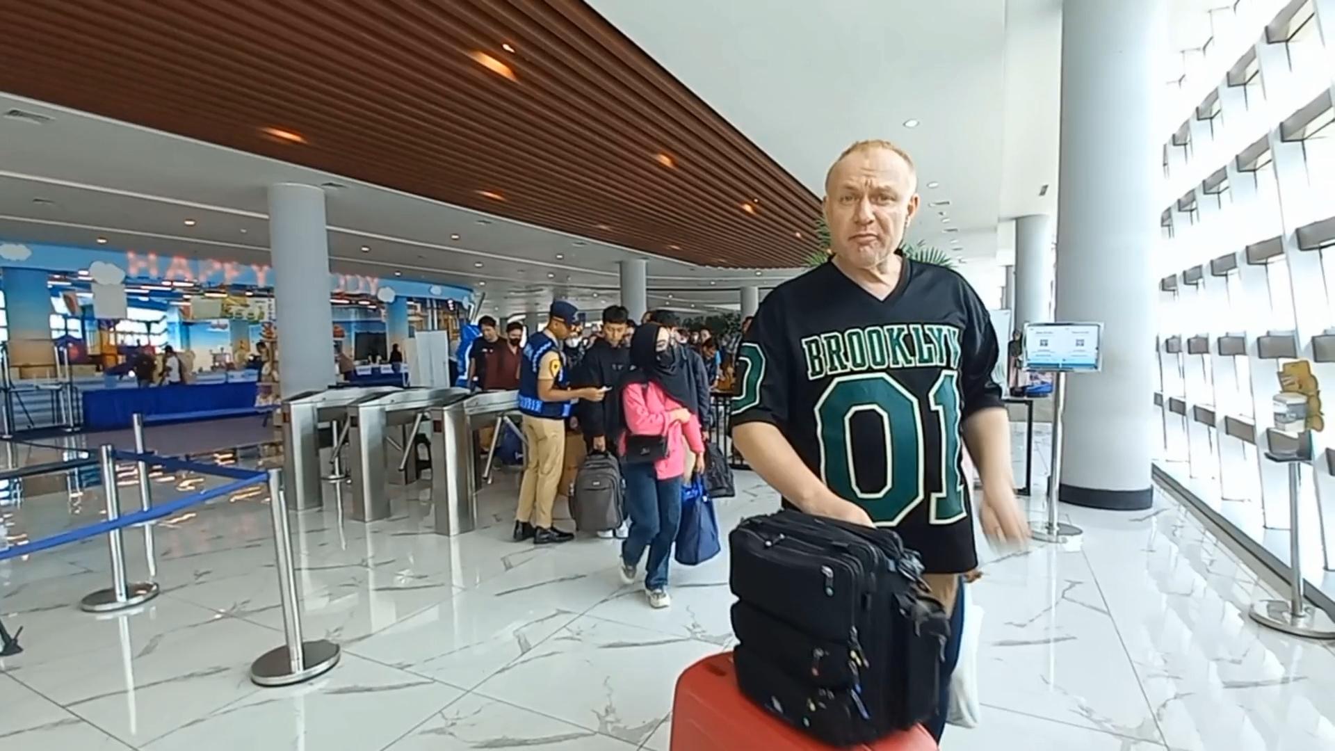 Rekam Suasana Arus Balik di Bakauheni, Alat Kerja Jurnalis Tribun Lampung Dirampas Bule Tak Dikenal