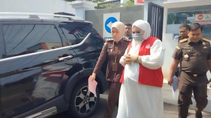 mira-hayati-bos-skincare-ditahan.jpg