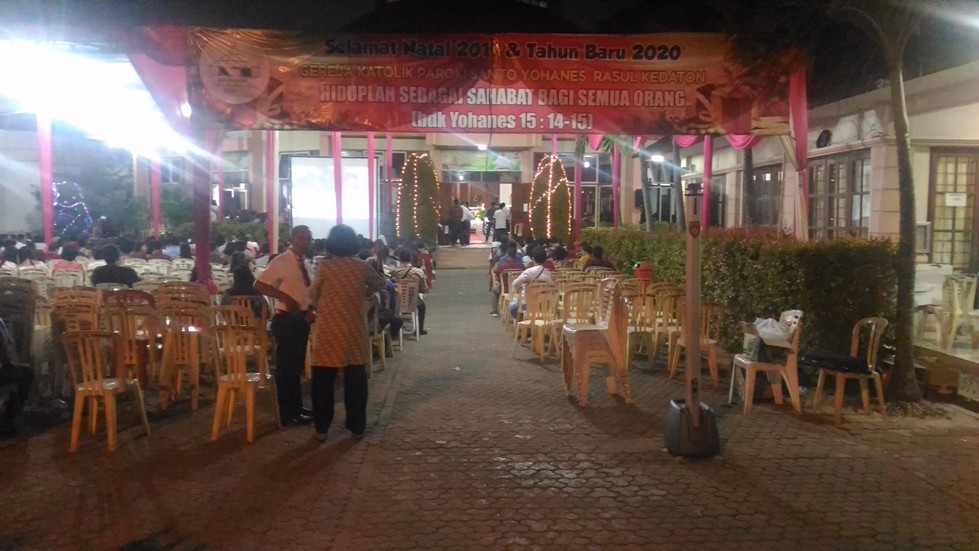 misa-natal-2019-di-gereja-katolik-paroki-santo-yohanes-rasul-kedaton-tak-seramai-tahun-lalu.jpg