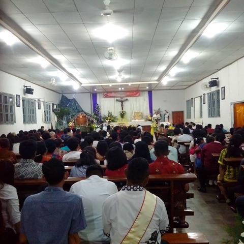 misa-natal-di-gereja-kabar-gembira-lampura_20171224_201400.jpg