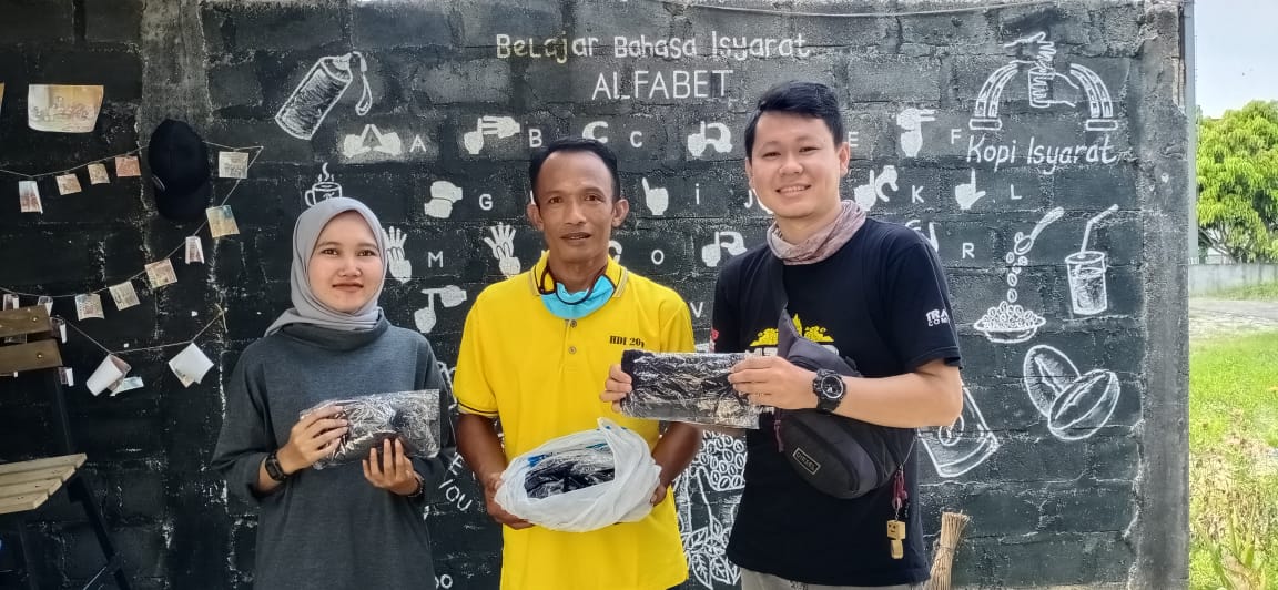 mtma-bantu-masker-kepada-kaum-disabilitas-di-kabupaten-pringsewu.jpg