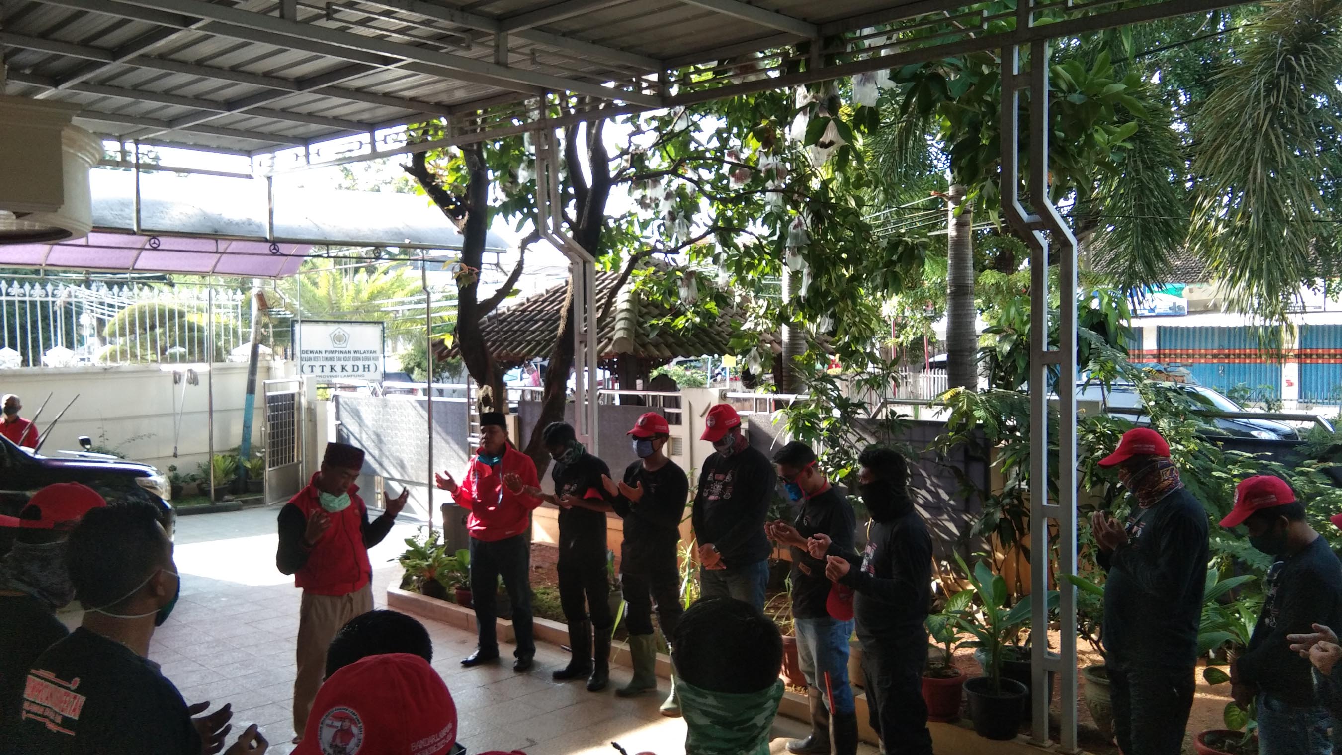 MTRH Lampung Semprot Disinfektan di Way Dadi dan Sekitarnya