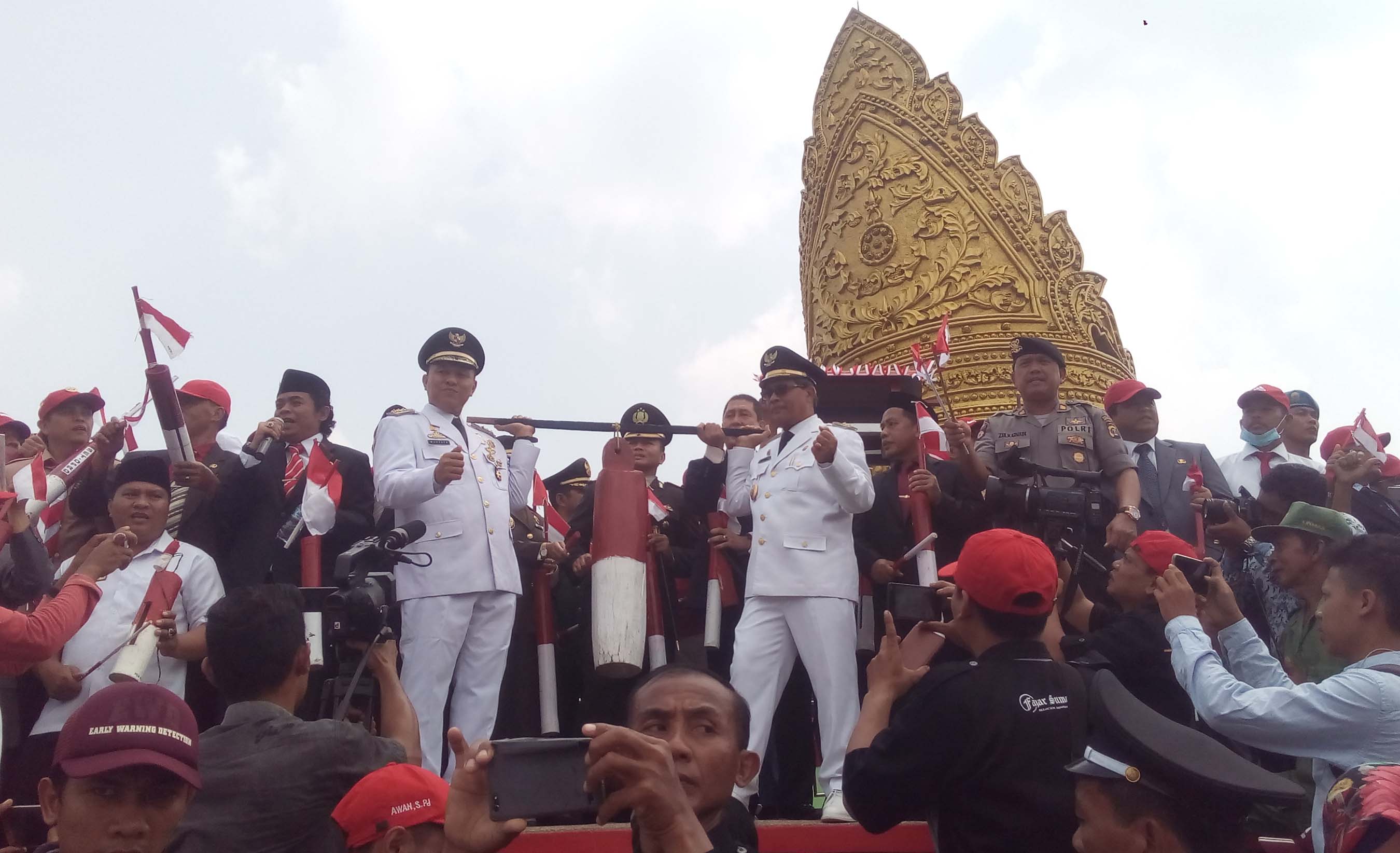 Mustafa-Loekman Panggul Kentongan Raksasa