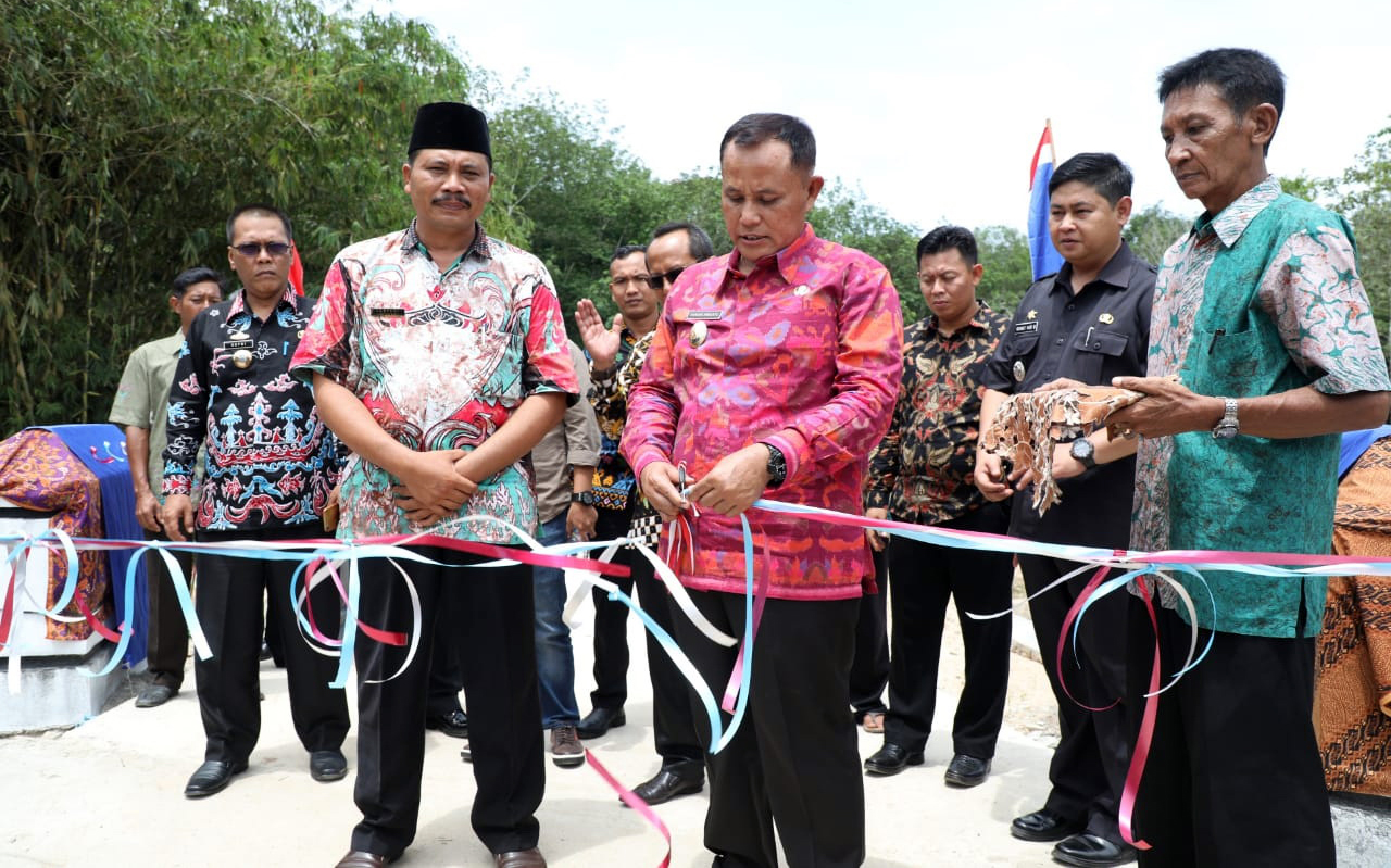 nanang-resmikan-jembatan.jpg