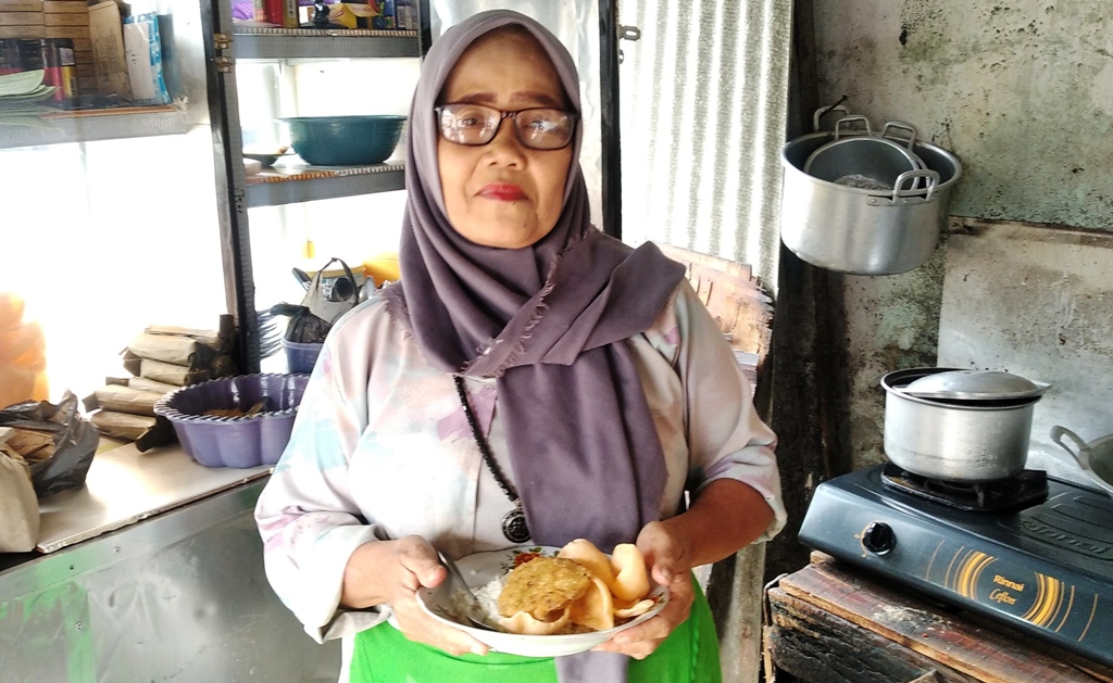UMKM Lampung, Menikmati Nasi Uduk di Warung Bu Ema yang Telah 30 Tahun Hadir di Bandar Lampung