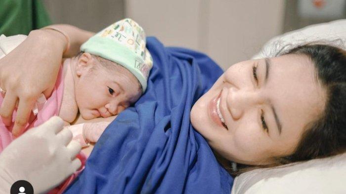 nella-kharisma-melahirkan-anak-pertamanya.jpg