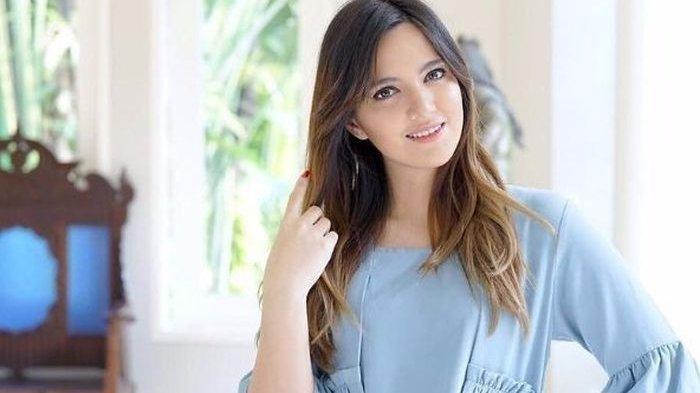 nia-ramadhani-bongkar-rahasia-kedekatannya-dengan-mertuanya-aburizal-bakrie.jpg