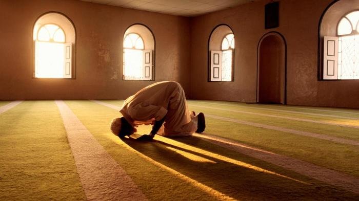 Niat Salat Tarawih dan Witir Berjamaah atau Sendiri di Rumah Lengkap dengan Cara Melafalkannya