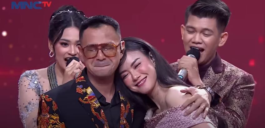 nita-gunawan-banjir-cibiran-usai-bermesraan-dengan-raffi-ahmad-di-depan-artis-lain.jpg
