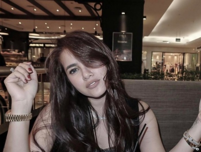 Olla Ramlan Genggam Tangan yang Terlihat Kurus Kering, Akun Instagramnya Banjir Doa