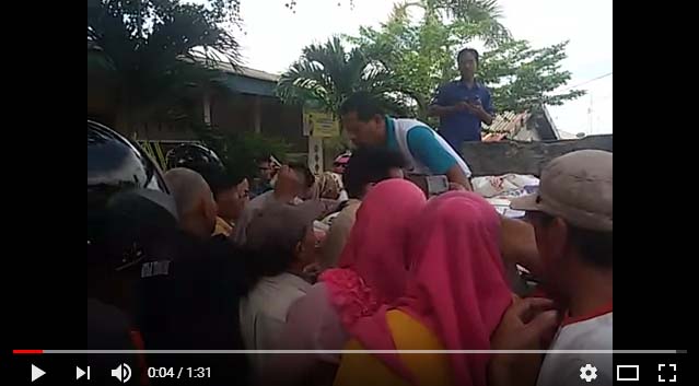 Warga Serbu Operasi Pasar Beras di Kalianda