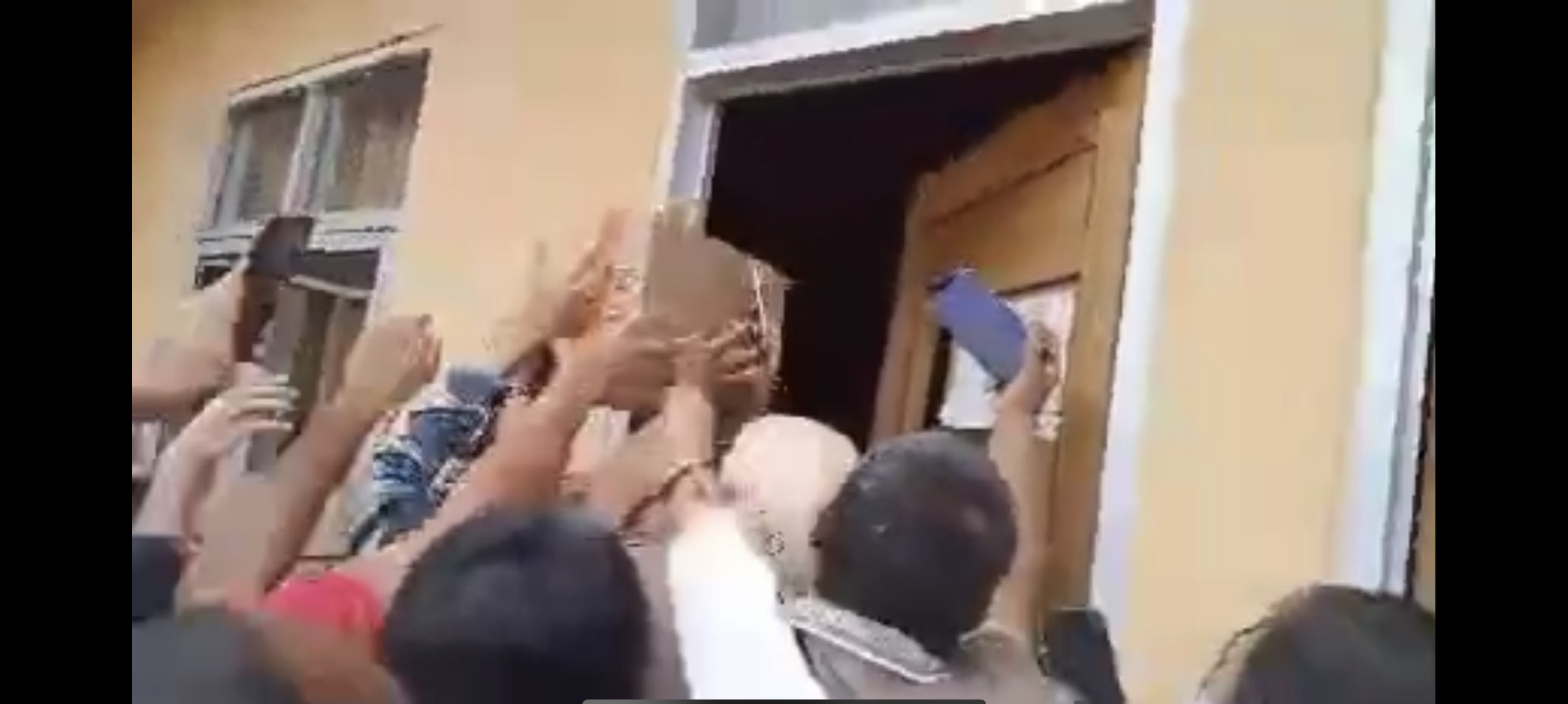 Kesal Operasi Pasar di Lampung Utara Dihentikan, Warga Jarah Minyak Goreng