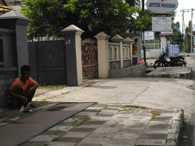 orang-gila-di-pahoman_20170208_102157.jpg