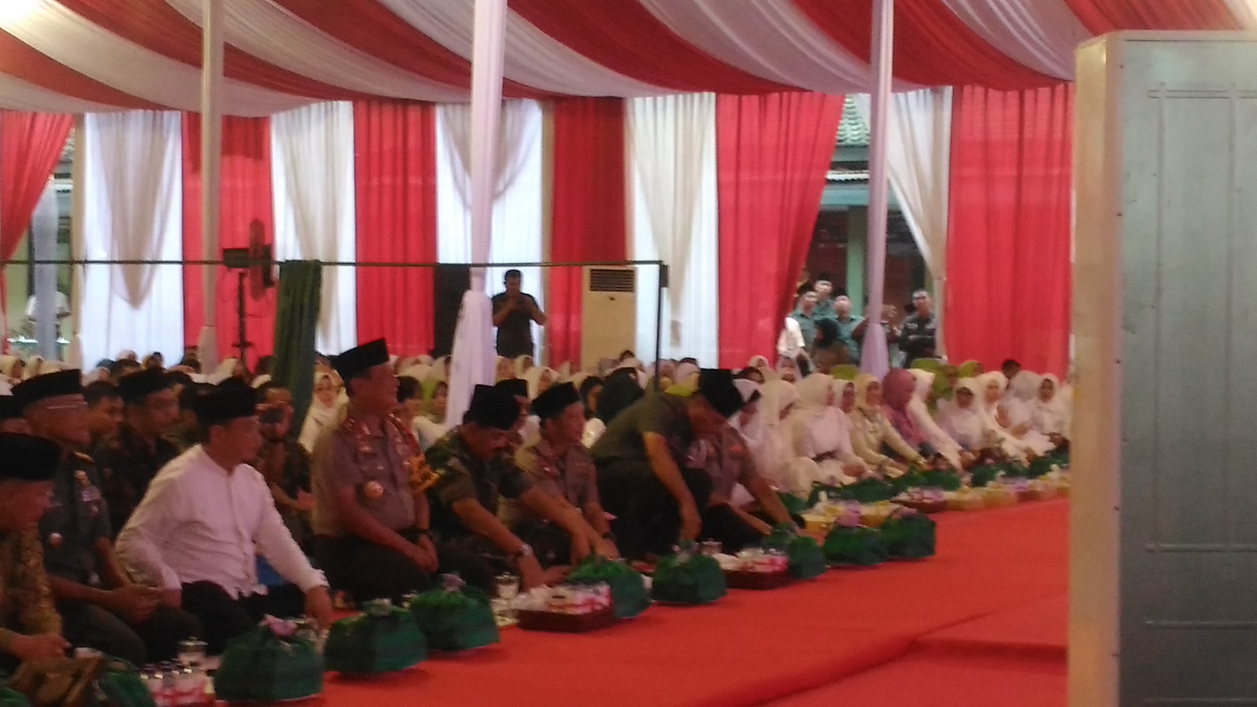 Momen Istri Kapolri dan Panglima TNI Berbaur dengan Para Istri Mantan Prajurit