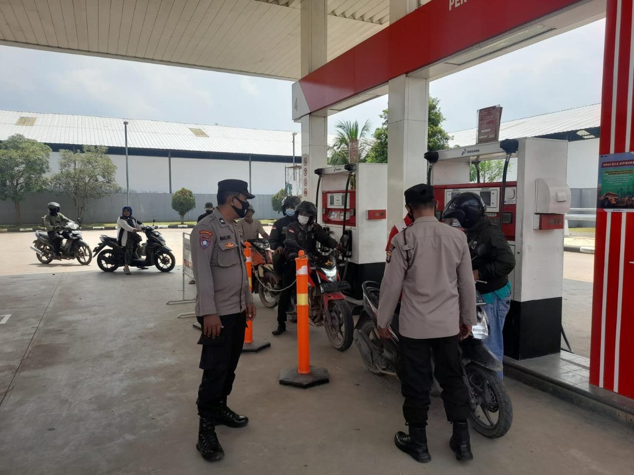Polres Lampung Tengah Pantau SPBU Menyikapi Wacana Kenaikan Harga BBM
