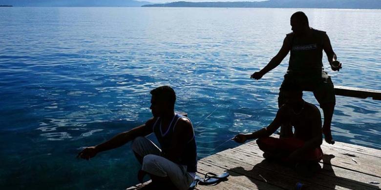 pantai-pombo-maluku_20150519_231745.jpg