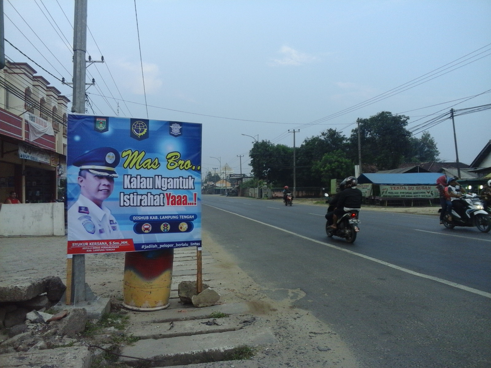 Pemkab Pasang Pelang Imbauan dan Penunjuk Arah di Sepanjang Jalinteng