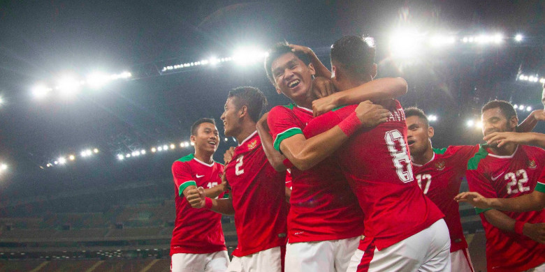 para-pemain-timnas-u-22-indonesia-merayakan-gol_20170817_220219.jpg