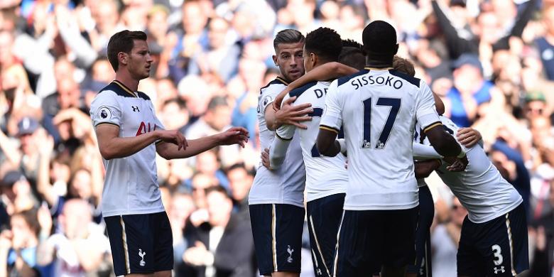 para-pemain-tottenham-hotspur-merayakan-gol_20161002_225746.jpg