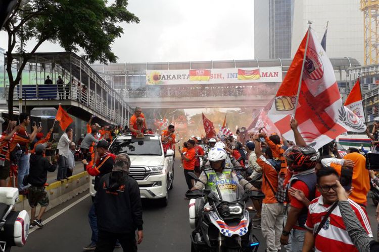 pawai-persija-jakarta-juara-liga-1.jpg