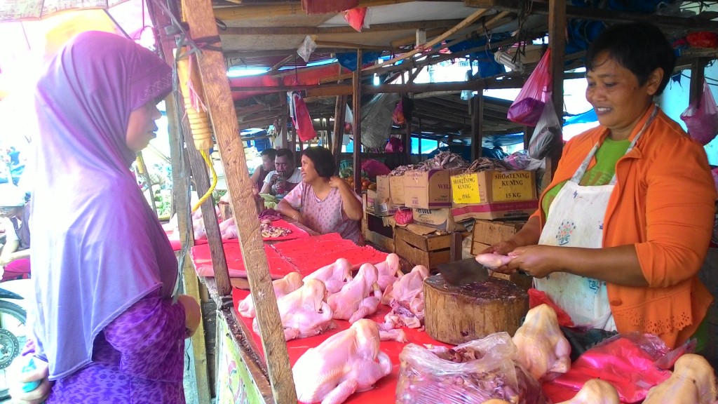 pedagang-ayam-pasar_20160110_160858.jpg