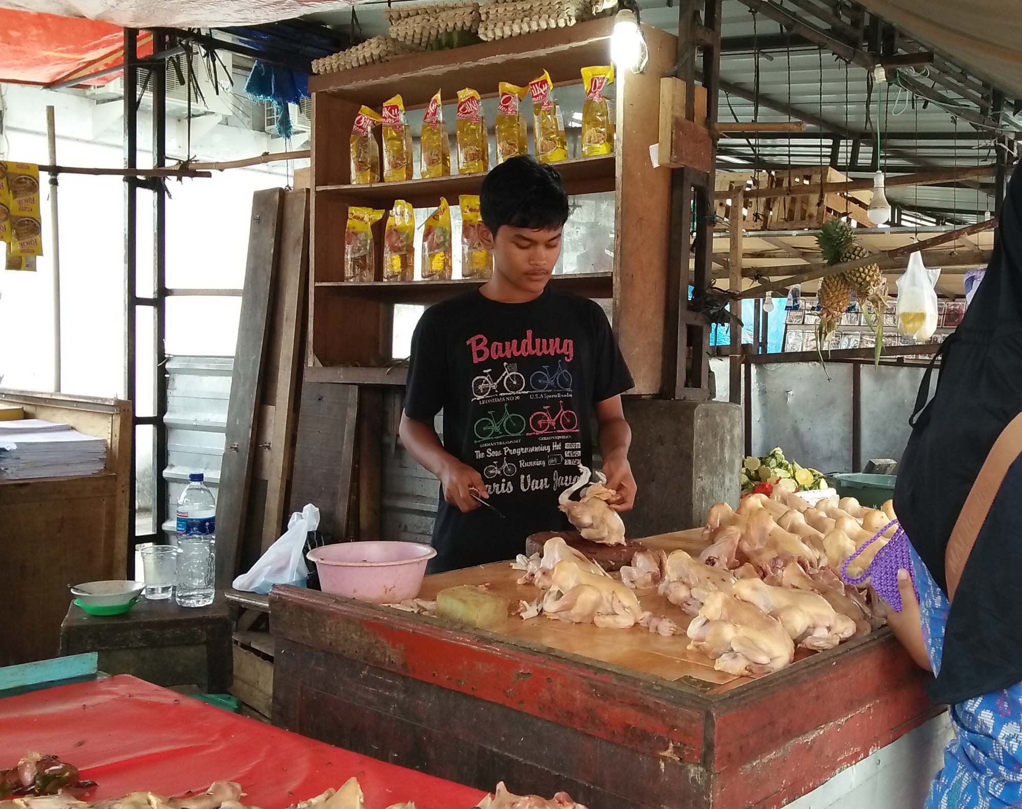 pedagang-ayam-potong-di-pasar-tugu.jpg