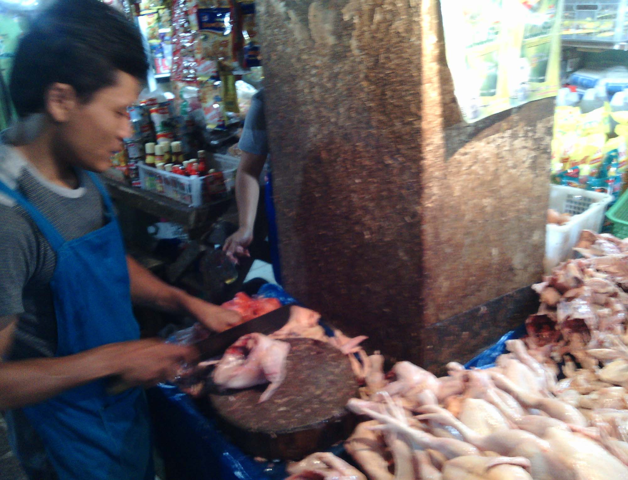 Harga Ayam Potong di Pasar Bandar Jaya Naik Rp 1.000 per Kg