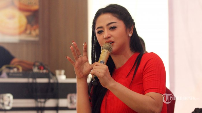 Artis Dewi Perssik Tunggu Saipul Jamil Bebas, Ingin Kerja Bareng Lagi di Panggung Hiburan