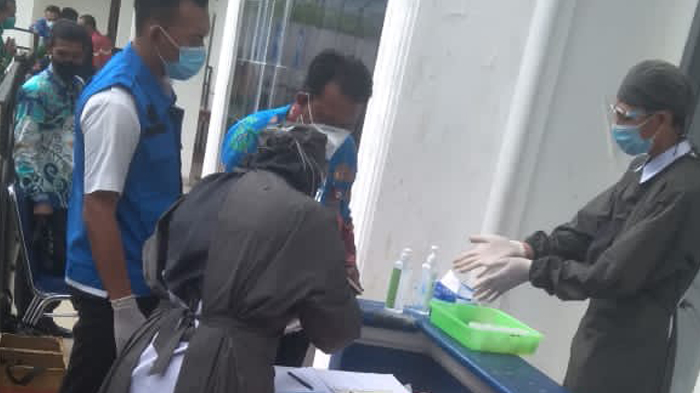 pejabat-di-pemkab-lampung-utara-mendadak-diminta-tes-urine-bupati-dan-kapolres-ikut-dites.jpg