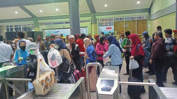 pejalan-kaki-pada-angkutan-Nataru-2022-naik.jpg